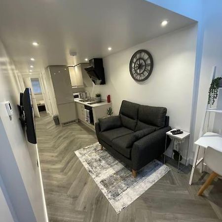 Stylish & Cosy 1 Bed Apartment Swindon Exterior foto