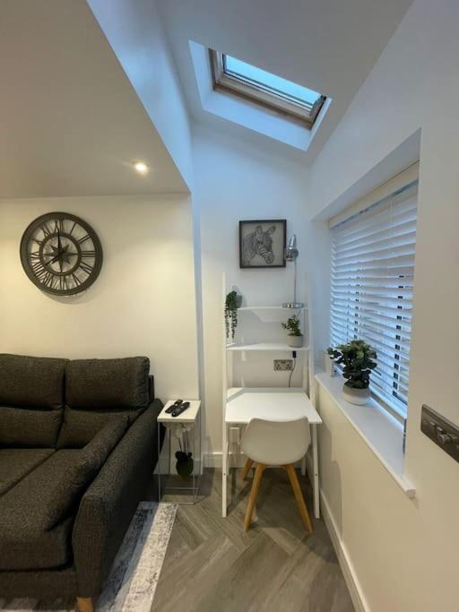 Stylish & Cosy 1 Bed Apartment Swindon Exterior foto
